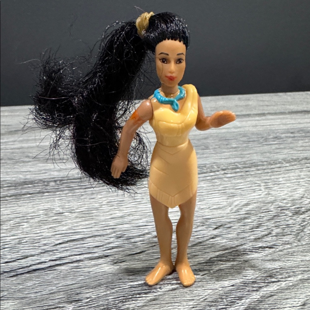 McDonald’s | Disney: Snow White & Pocahontas Miniature Dolls - Happy Meal Toys - Picture 9 of 14